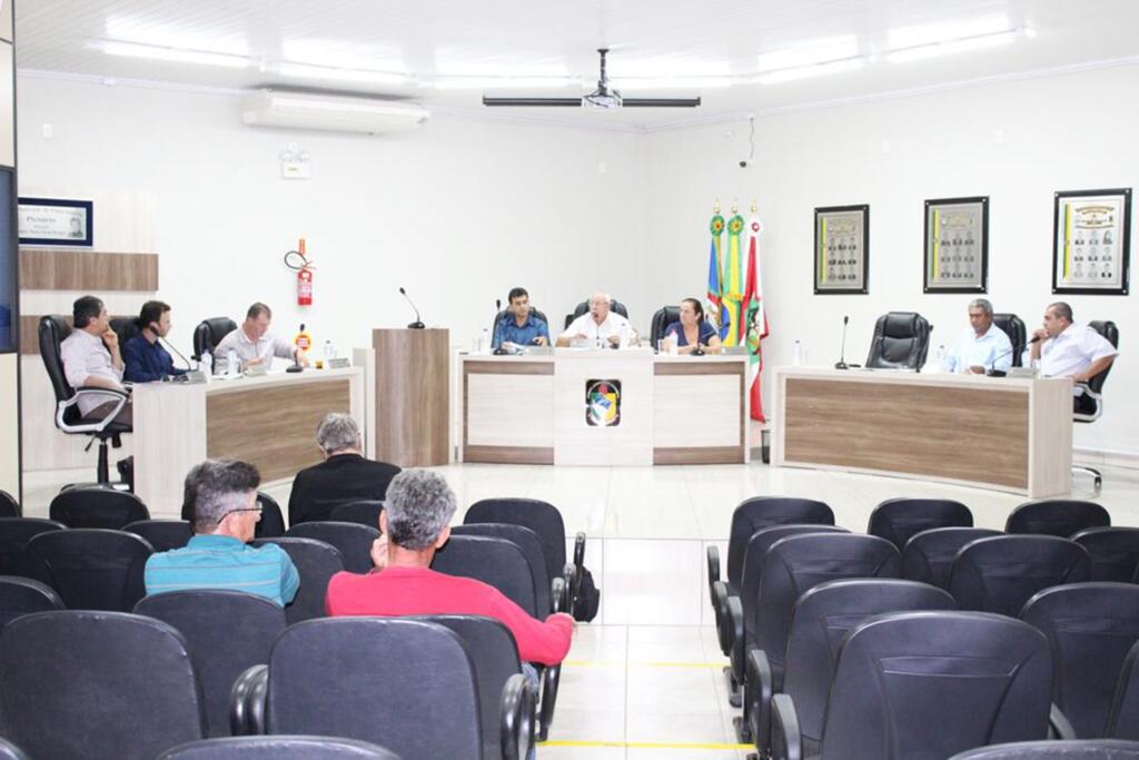 EX-PREFEITO VALCIR DAROS TEM SUAS CONTAS APROVADAS NA CÂMARA