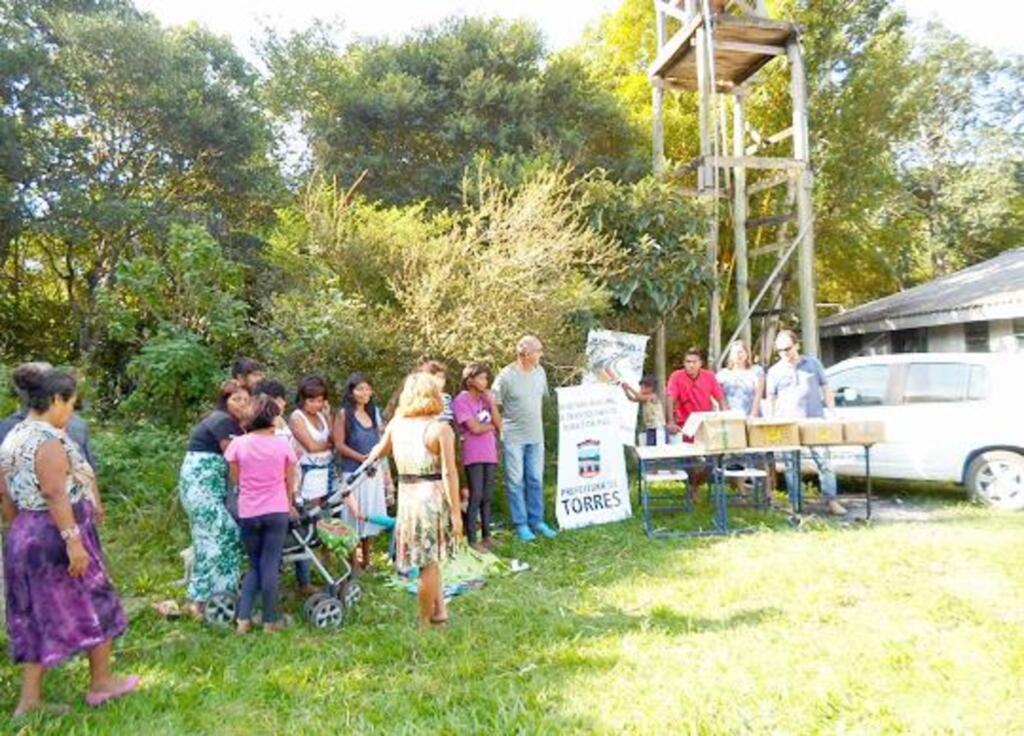 KITS DE ARTESANATO SÃO ENTREGUES À INDÍGENAS DA ALDEIA NHUÚ-PORÃ