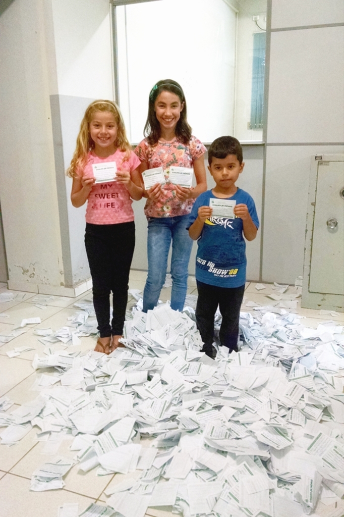 SAÍRAM OS GANHADORES  DE MAIO DO PROGRAMA  NOTA PREMIADA EM MAMPITUBA