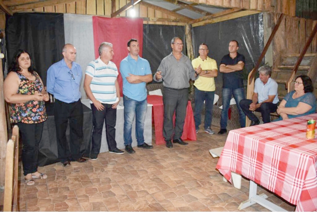 DEPUTADO ALCEU MOREIRA PARTICIPA  DE JANTAR DE CONFRATERNIZAÇÃO