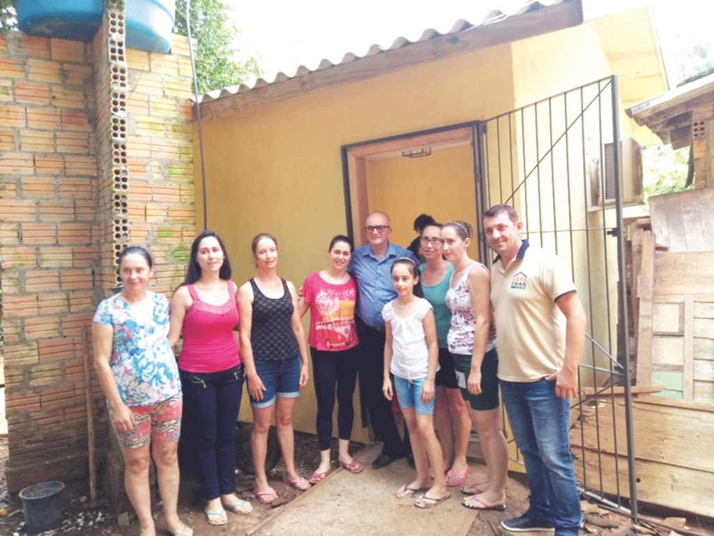 CASA ADAPTADA É ENTREGUE  A PESSOA COM DEFICIÊNCIA