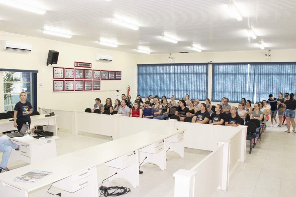 PALESTRA SOBRE INCLUSÃO E EDUCAÇÃO  ESPECIAL É REALIZADA PELO COMPEDE