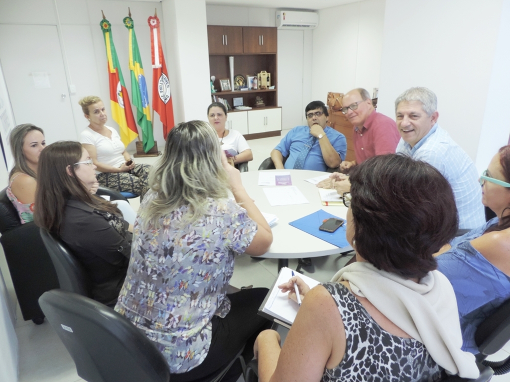 CASA ABRIGO PARA VÍTIMAS DE VIOLÊNCIA  DOMÉSTICA É PAUTA DE REUNIÃO