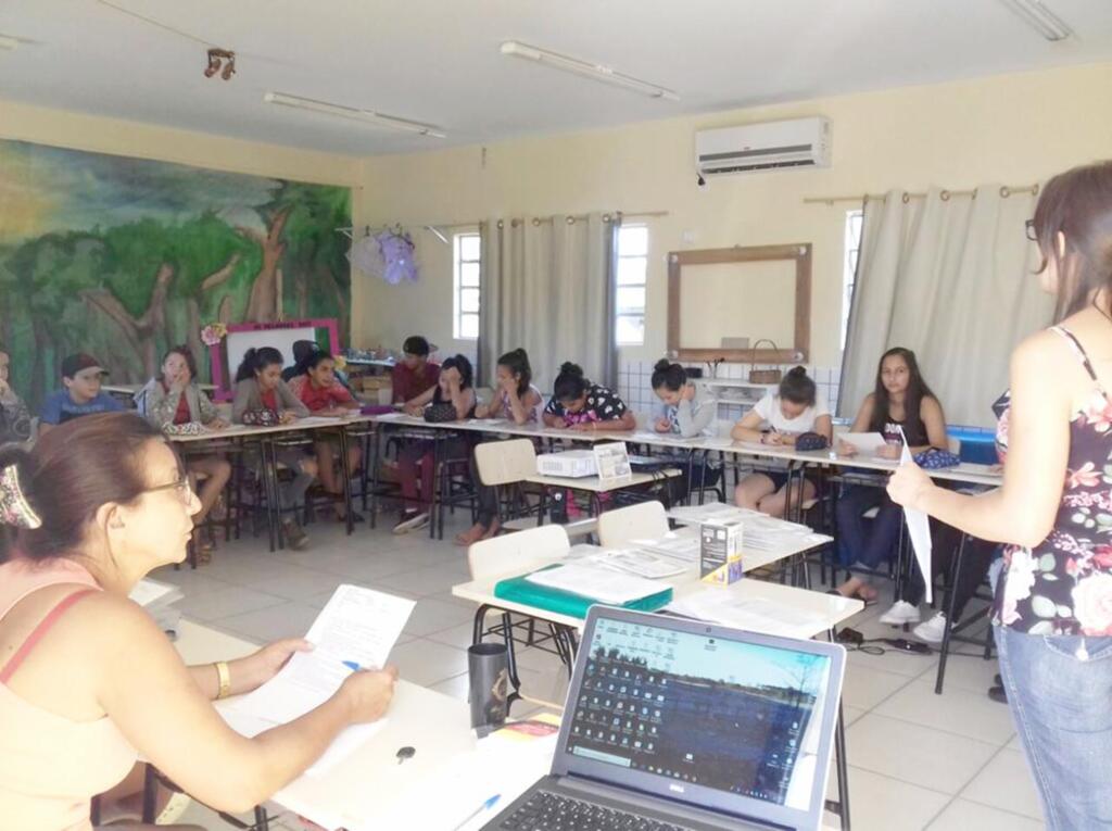 ESCOLA LEONARDO PEDRO THOMAZ REALIZA OFICINA DE ESPANHOL