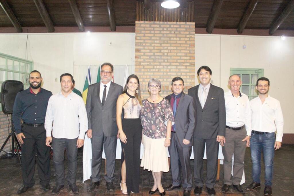 NOVA DIRETORIA DA CDL TOMA POSSE