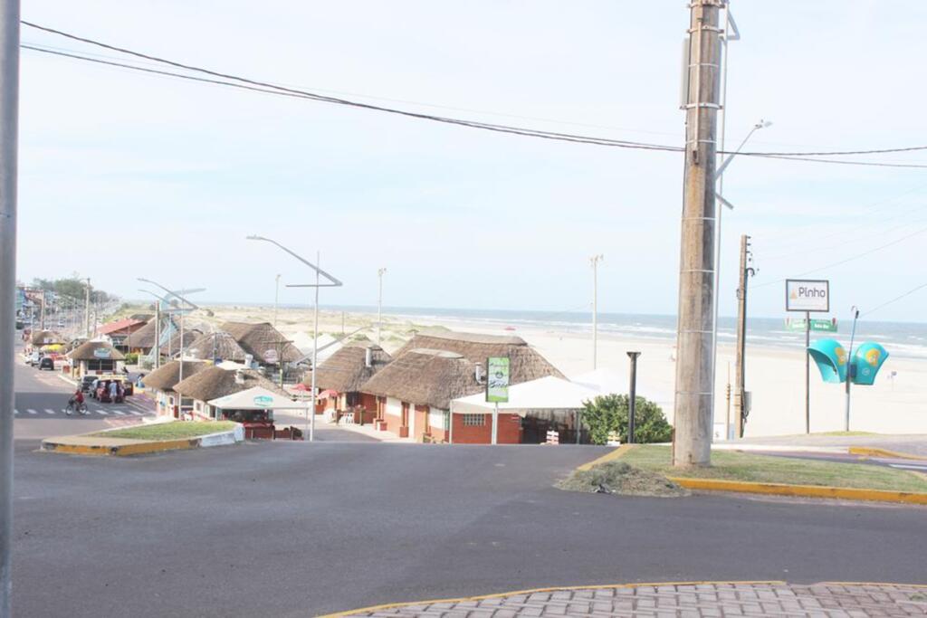 JUSTIÇA DETERMINA A  DEMOLIÇÃO DE QUIÓSQUES NA PRAIA GRANDE