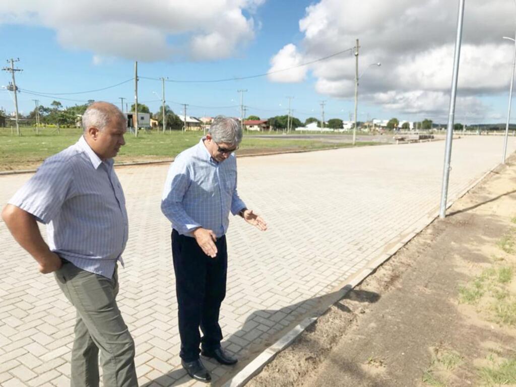 PAVIMENTAÇÃO NO PARQUE DO BALONISMO ESTÁ EM FASE DE CONCLUSÃO