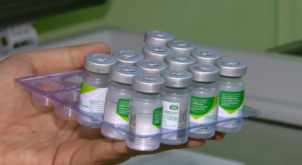  - Doses de vacinas contra a gripe; processo de produção leva seis meses (Foto: Reprodução/ EPTV)