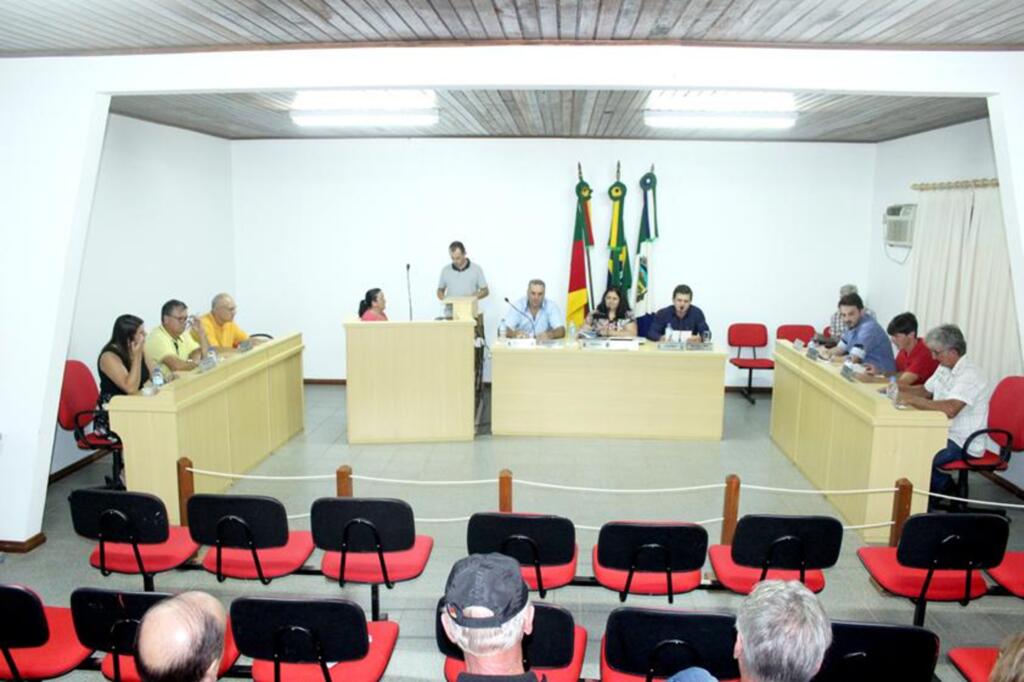 VEREADORES APROVAM PROJETO POLÊMICO NA CÂMARA