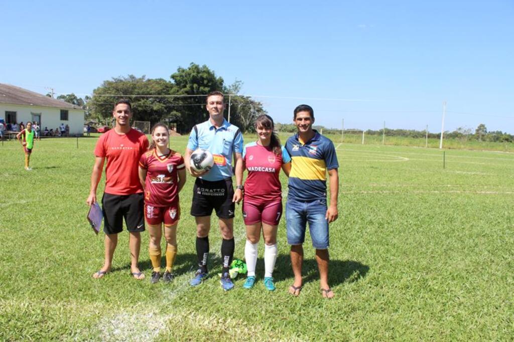 BONS JOGOS ABREM O CAMPEONATO MUNICIPAL DE  FUTEBOL SETE VETERANO E FEMININO EM SÃO JOÃO DO SUL