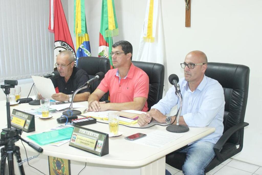 SESSÃO DA CÂMARA MARCA A ENTRADA DE PROJETO DE REVISÃO SALARIAL AOS SERVIDORES MUNICIPAIS