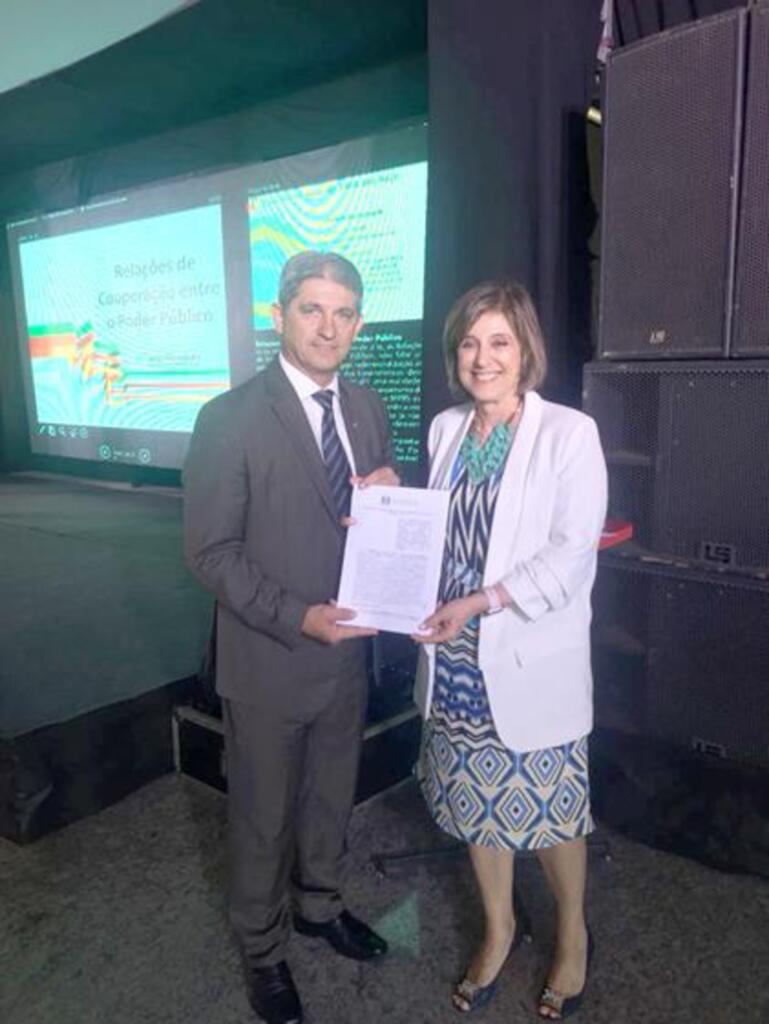 PREFEITO CARLOS ASSINA TERMO DE COOPERAÇÃO E GESTÃO FLORESTAL