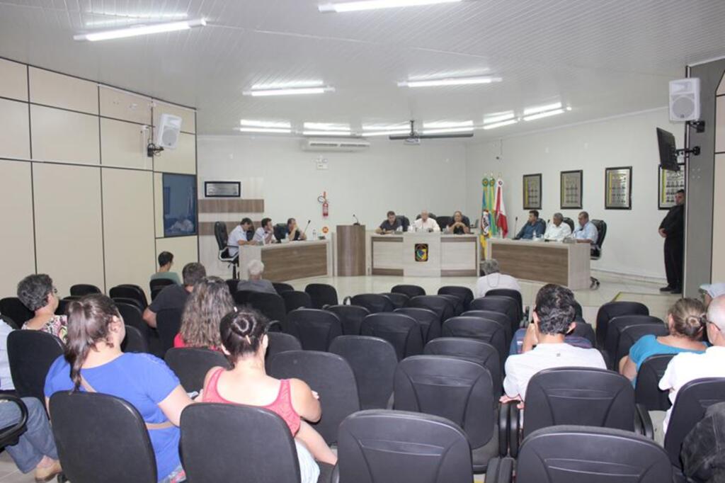 SESSÃO TRANQUILA  NA CÂMARA DE VEREADORES