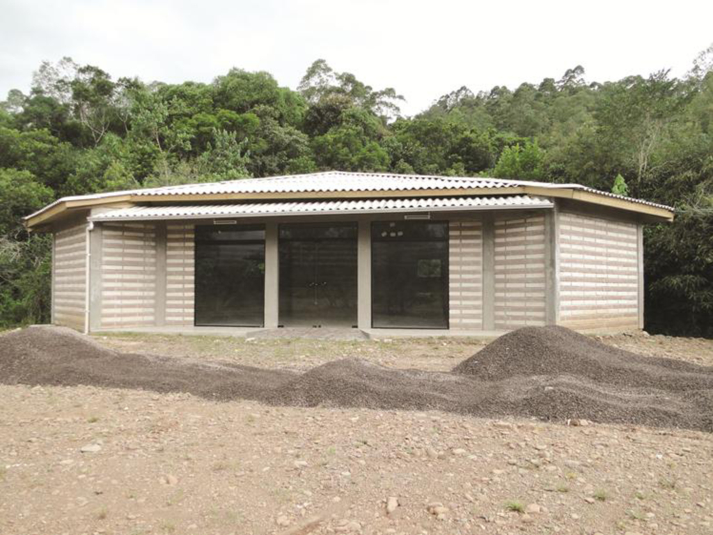 CONCLUÍDA EM MAMPITUBA  A OBRA DA CAPELA MORTUÁRIA
