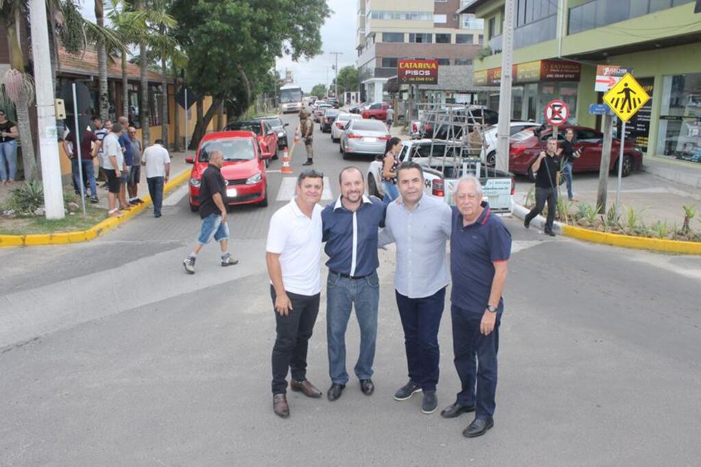 INAUGURADA A OBRA DE REVITALIZAÇÃO DA RUA MANOEL LAURENTINO GONÇALVES