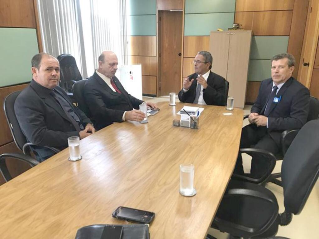 MOACIR TEIXEIRA E LIDERANÇAS  VIAJAM A BRASÍLIA EM BUSCA DE RECURSOS