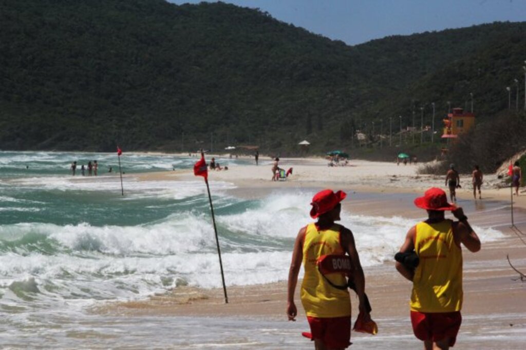 Foto Arquivo: James Tavares / Secom - Praia Brava, Florianópolis - Foto Arquivo: James Tavares / Secom - Praia Brava, Florianópolis