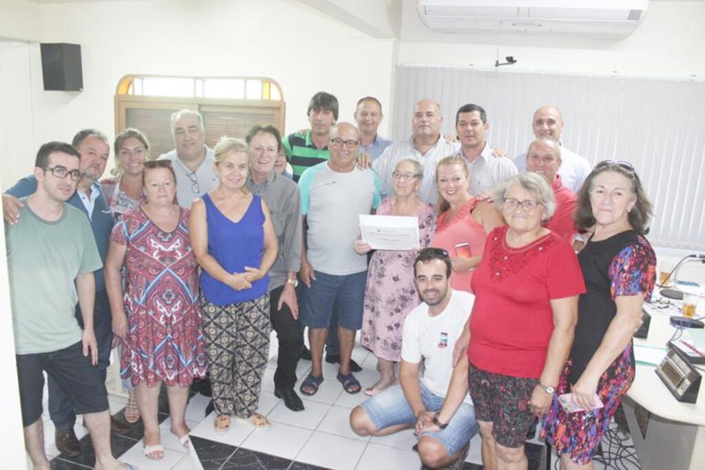 CÂMARA DE VEREADORES RETORNA AS  ATIVIDADES E FAZ HOMENAGENS