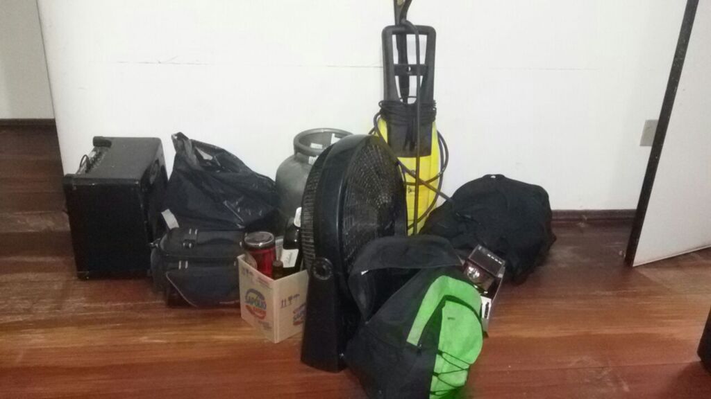 PM PRENDE CASAL POR RECEPTAÇÃO