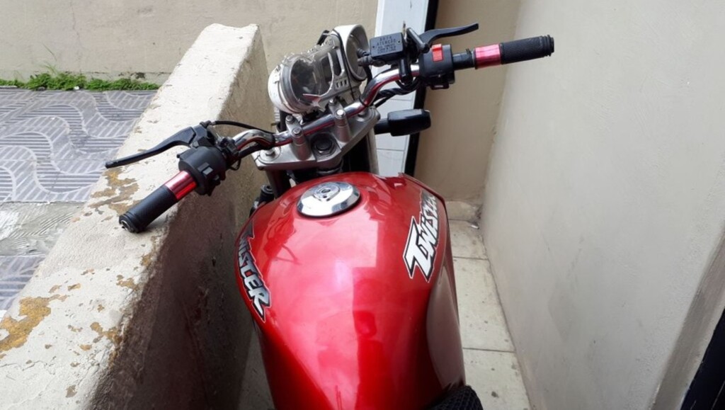  - Motociclista atropelou policial durante abordagem em São Vicente, SP (Foto: Rodrigo Nardelli/G1)