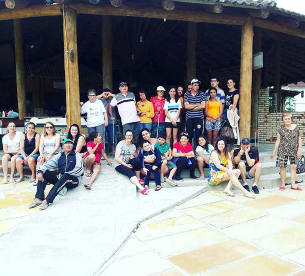 APAE DE SÃO JOÃO DO SUL FINALIZA O ANO DE 2017 COM PASSEIO  NO RESORT DOS CANYONS