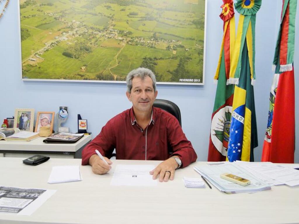 PREFEITO DIRCEU SELAU PROMOVE MUDANÇAS NO SECRETARIADO MUNICIPAL DE MAMPITUBA