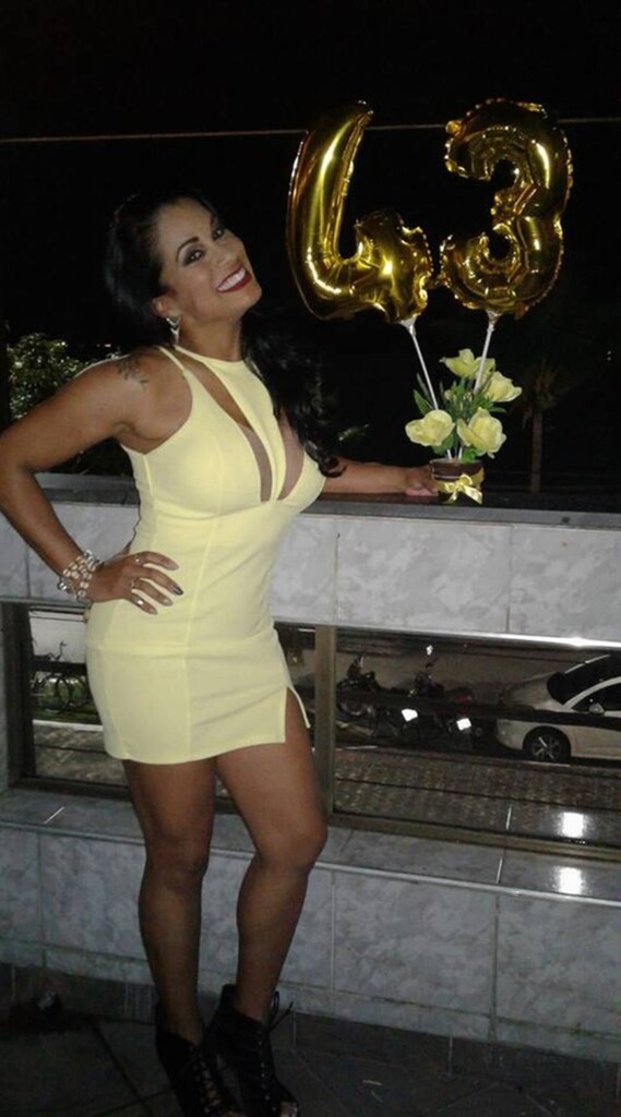  - Alessandra tinha 43 anos quando foi atropelada no km 62 da via Anchieta, em Santos (SP). O motorista fugiu do local. (Foto: Arquivo Pessoal)