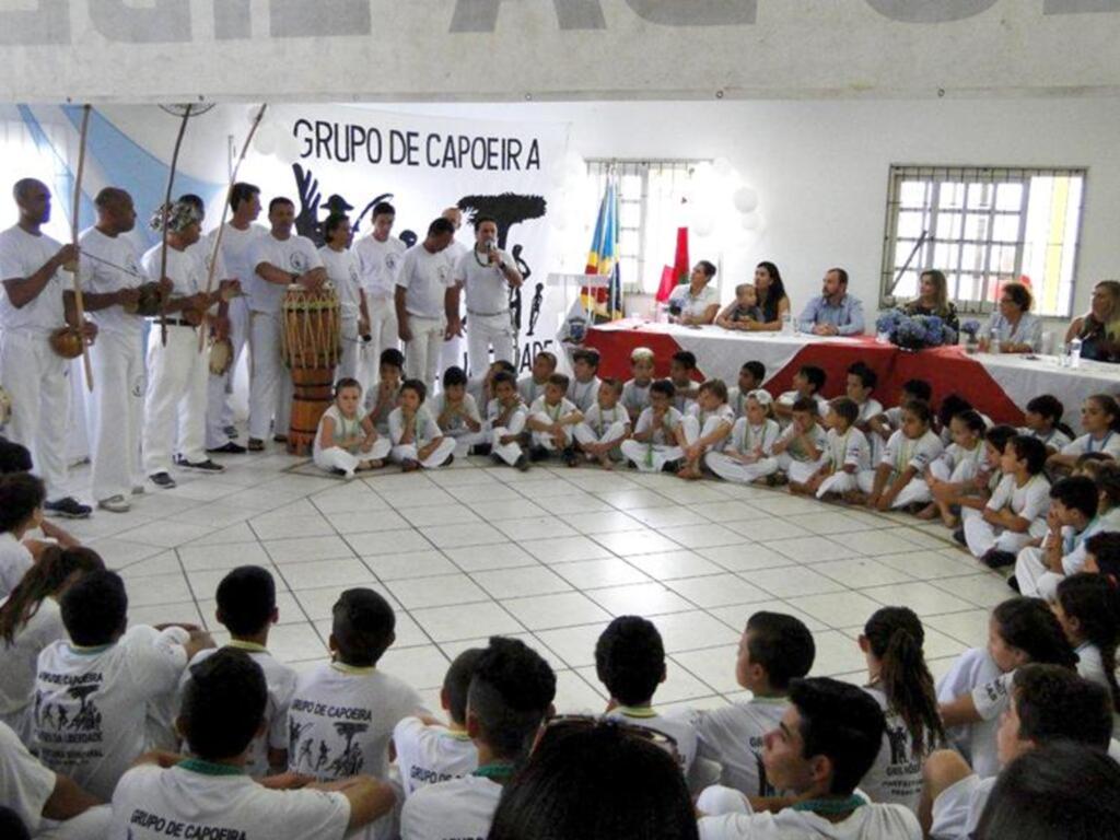 SCFV DE PASSO DE TORRES REALIZA FORMATURA DE CAPOEIRA