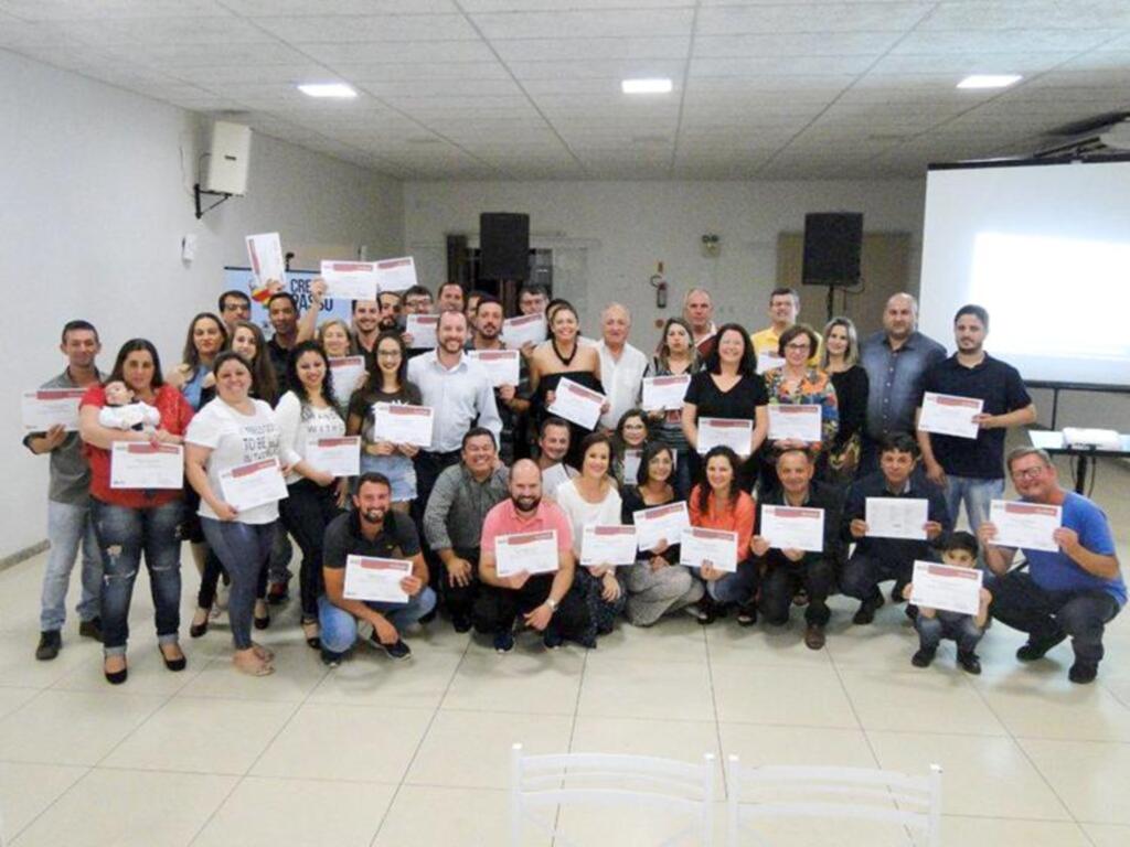 CONFRATERNIZAÇÃO MARCA O SUCESSO  DO PROGRAMA CRESCE PASSO