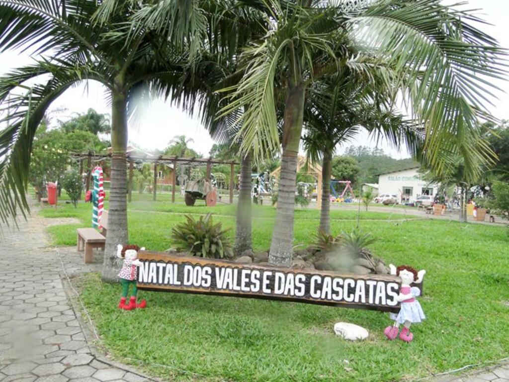 MAMPITUBA REALIZA MAIS UMA EDIÇÃO DO NATAL DOS VALES E DAS CASCATAS