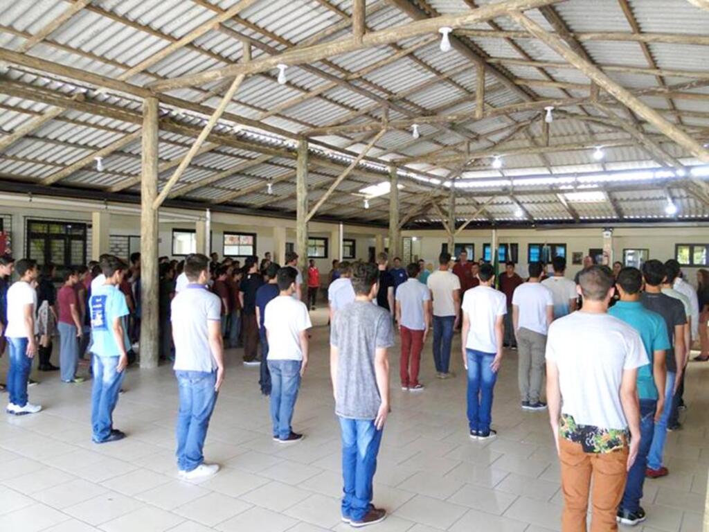 JOVENS DE MAMPITUBA E MORRINHOS DO SUL RECEBEM  CERTIFICADOS DE DISPENSA DE INCORPORAÇÃO DO SERVIÇO MILITAR