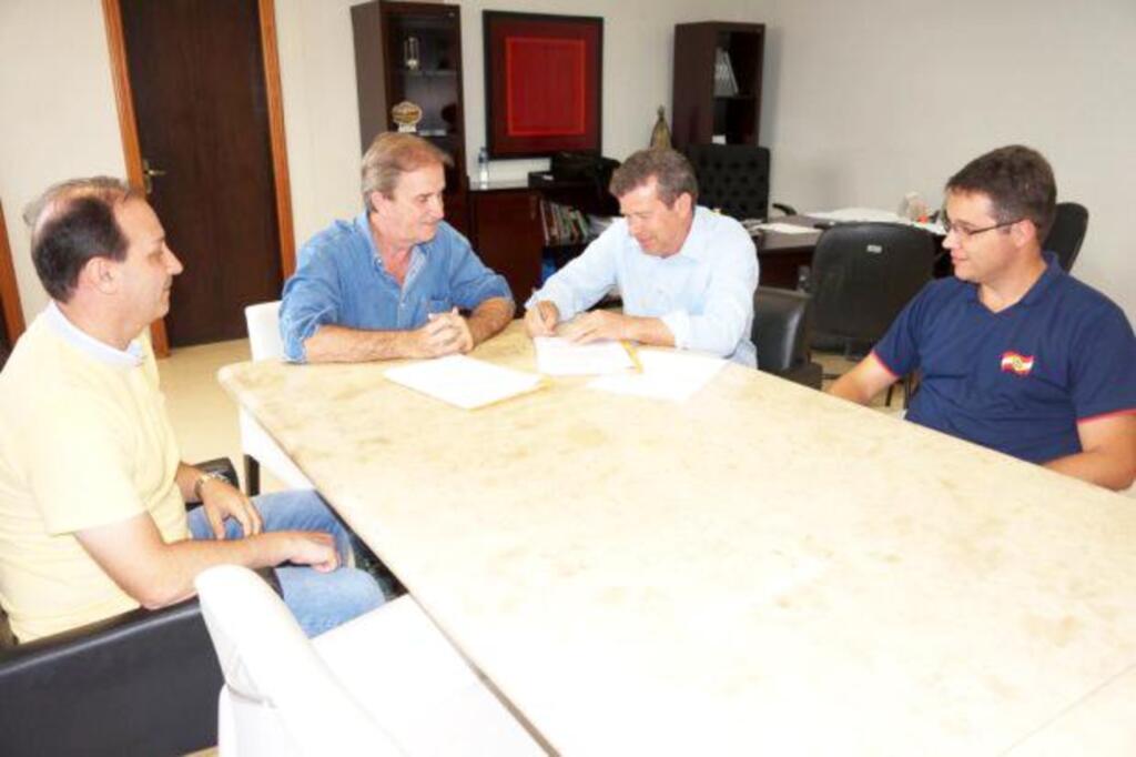 ASSINADO CONVÊNIO ENTRE O GOVERNO DO ESTADO E A PREFEITURA MUNICIPAL DE SÃO JOÃO DO SUL