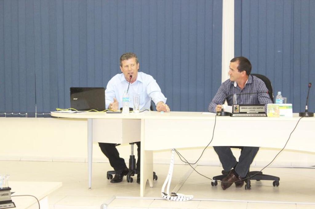 PREFEITO REPASSA INFORMAÇÕES NA  CÂMARA DE VEREADORES DE SÃO JOÃO DO SUL