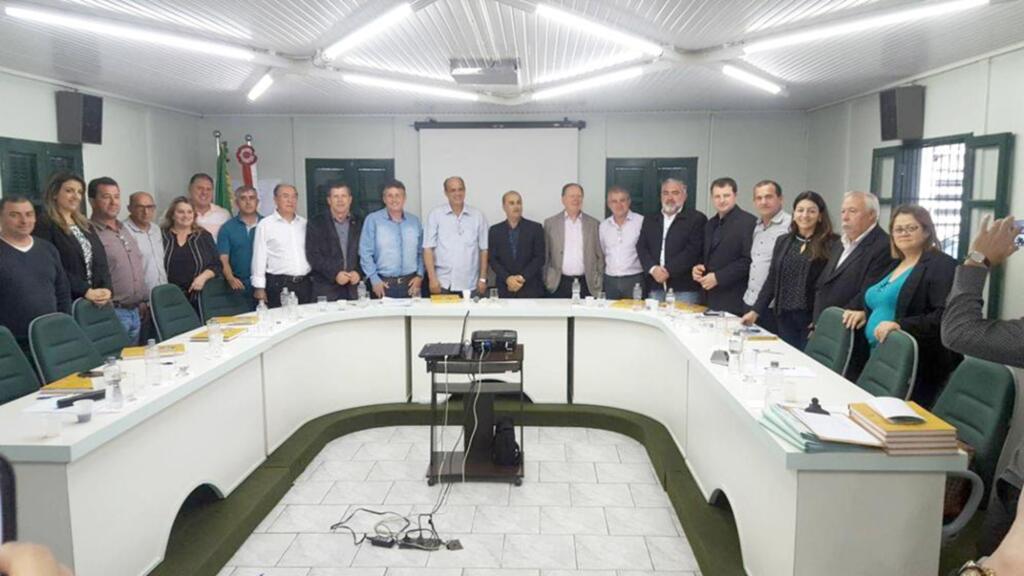 PREFEITO DE PRAIA GRANDE EMPENHADO EM RESOLVER O IMPASSE DA SERRA DO FAXINAL