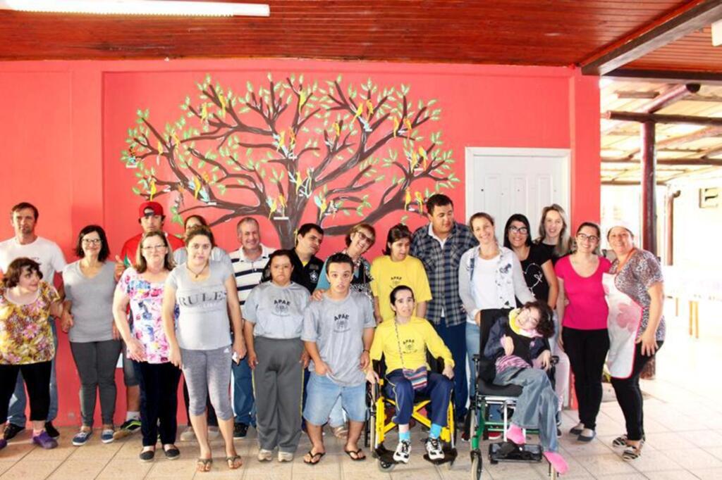 APAE DE PRAIA GRANDE COMEMORA 33 ANOS