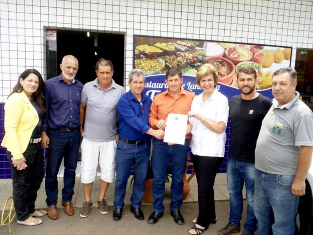 MAMPITUBA RECEBE A  VISITA DE YEDA CRUSIUS
