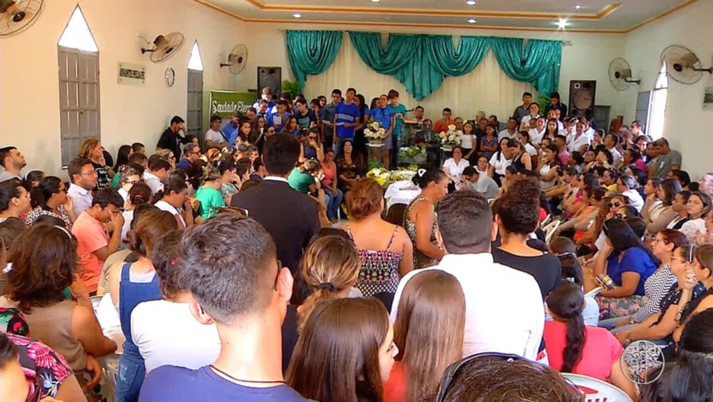  - Corpo do jovem foi velado na Igreja Assembleia de Deus, na comunidade Juremal (Foto: Reprodução/Inter TV Costa Branca)