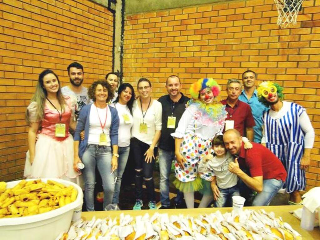 FESTA DO DIA DA CRIANÇA EM PASSO  DE TORRES REÚNE  CENTENAS DE PESSOAS