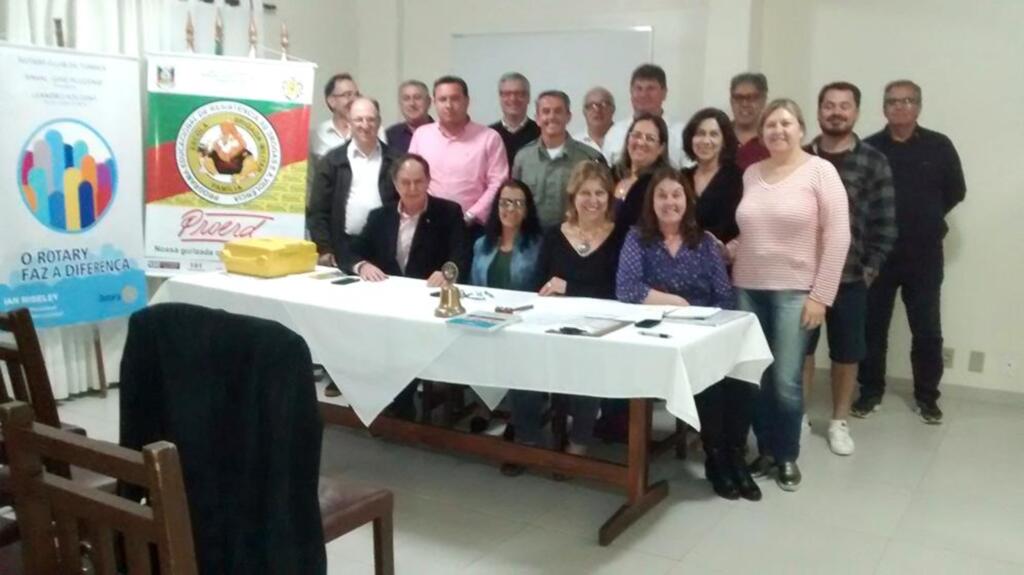 BRIGADA MILITAR APRESENTA  O PROERD AO ROTARY DE TORRES