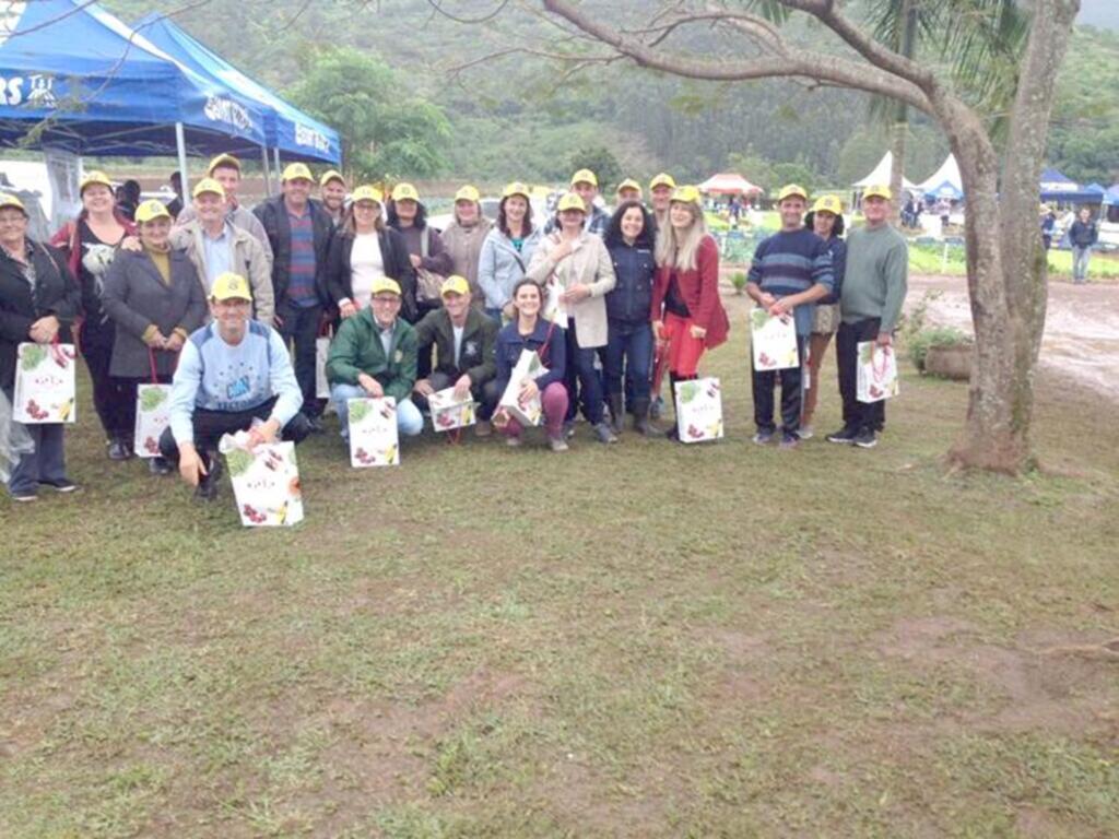AGRICULTORES DE MORRINHOS DO SUL E TRÊS CACHOEIRAS PARTICIPAM DO DIA DE CAMPO