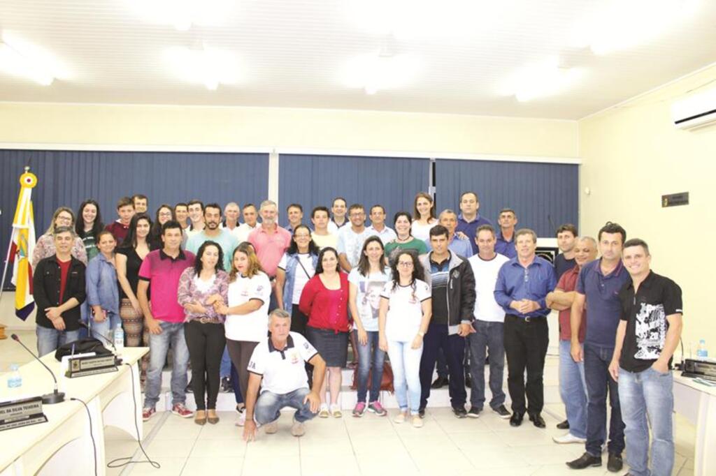 PROFESSORES E ALUNOS DO EJA PARTICIPAM DA SESSÃO NA CÂMARA DE SÃO JOÃO DO SUL