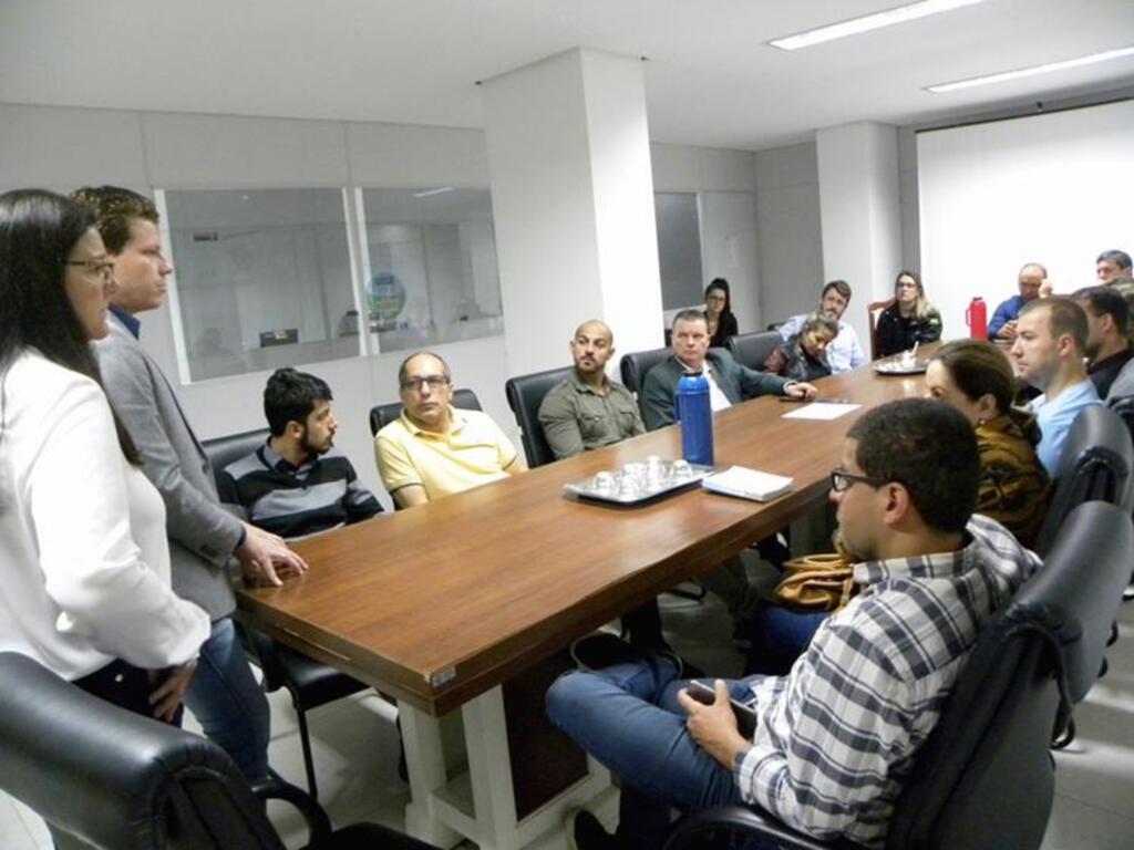 TORRES DISCUTE O GERENCIAMENTO DE RESÍDUOS SÓLIDOS