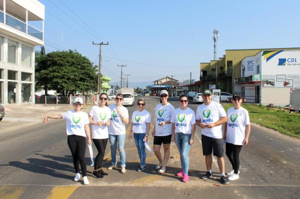 CDL DE SÃO JOÃO DO SUL REALIZA PEDÁGIO PARA DIA DA CRIANÇA