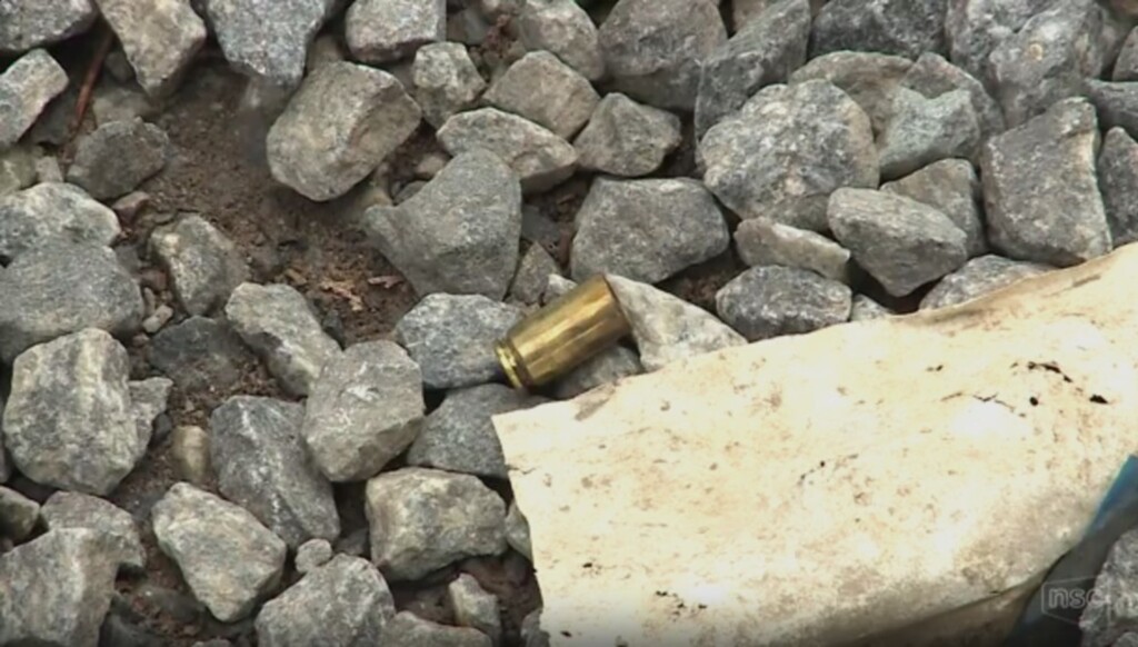  - Tiros de arma de fogo foram feitos contra homem sob efeito de drogas (Foto: NSC TV/Divulgação)