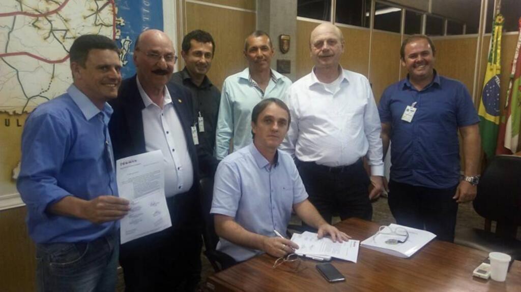 RODOVIA DE ACESSO À BARRINHA É PAUTA DE POLÍTICOS DO PMDB