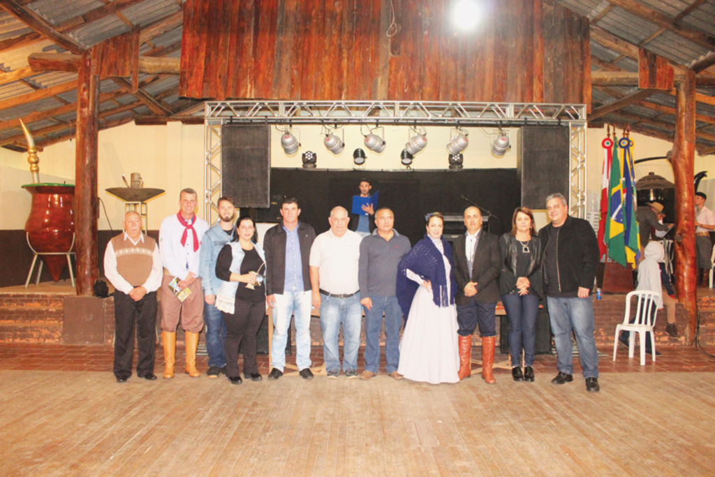 CTG PORTEIRA DO FAXINAL DE PRAIA GRANDE REALIZA A XXII SEMANA FARROUPILHA