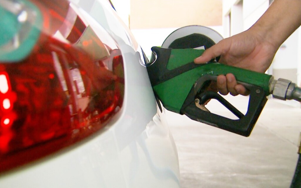  - Gasolina ficou mais cara na semana passada e atingiu maior valor do ano (Foto: Alexandre Sá/EPTV)