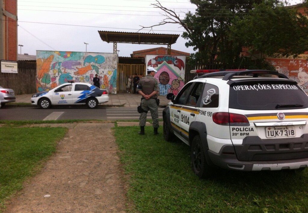  - Segurança foi reforçada nas escolas após tiroteios (Foto: Renato Soder/RBS TV)