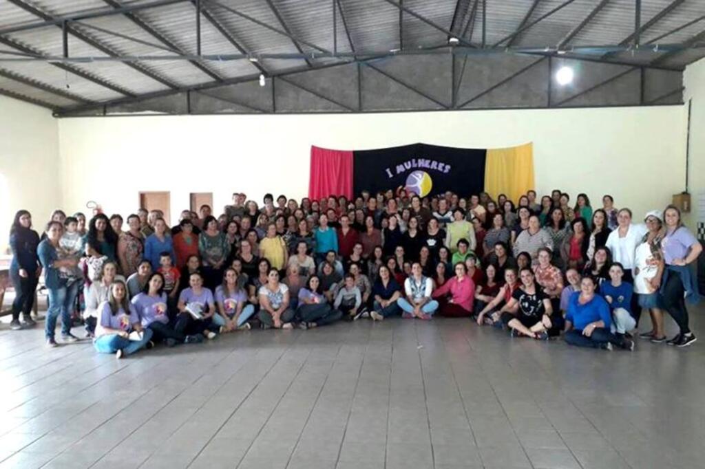 MAMPITUBA REALIZA COM SUCESSO  O 1º MULHERES EM MOVIMENTO