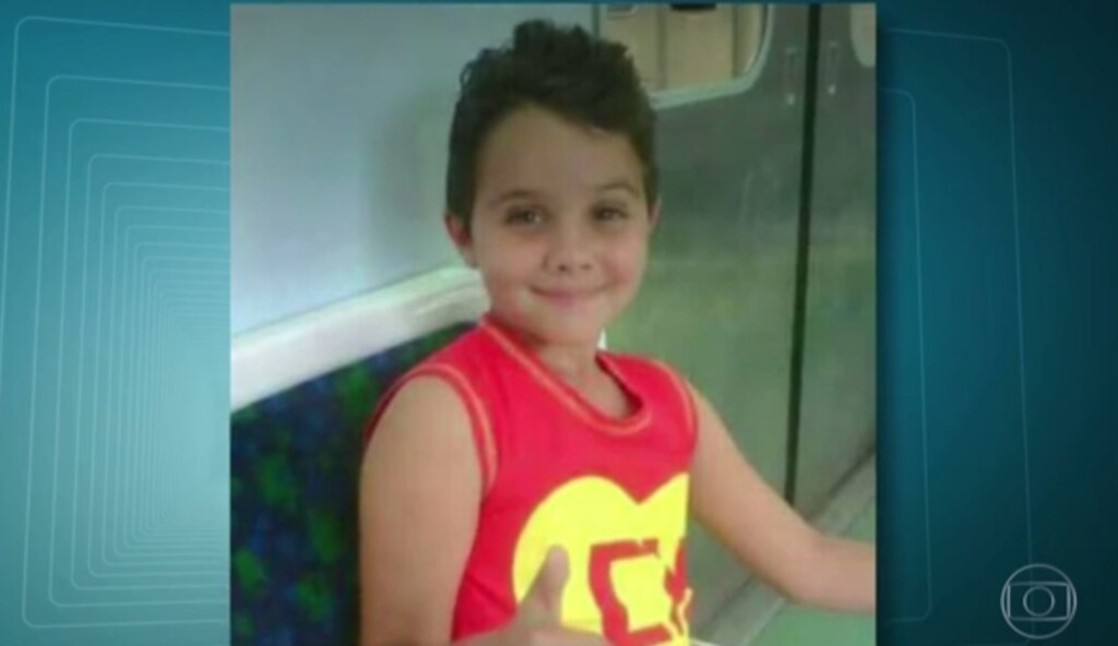 'Estamos à mercê de quem tem uma arma na cintura', diz irmão de menino assassinado na Baixada